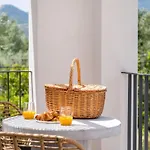 13 Keys Suites Hotel 3*