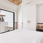 13 Keys Suites Hotel