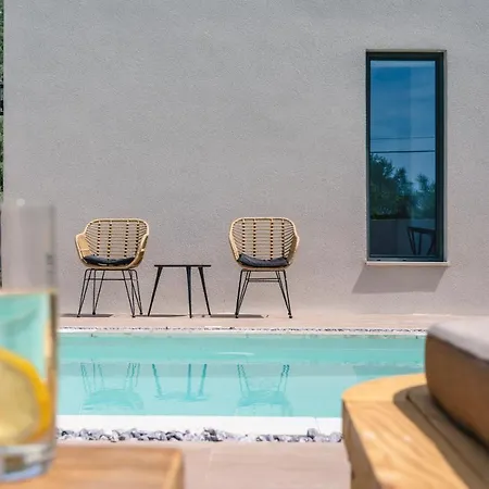13 Keys Suites Szálloda 3*
