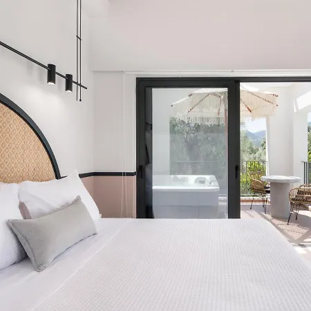 13 Keys Suites Szálloda Nidrí
