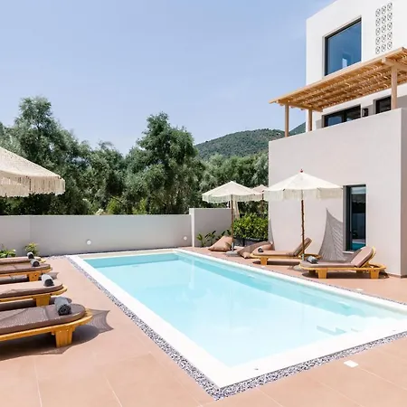 13 Keys Suites Szálloda 3*