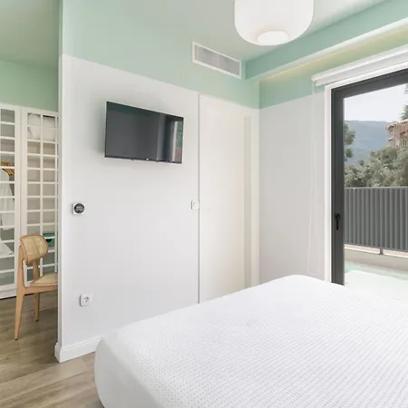 13 Keys Suites Szálloda Nidrí