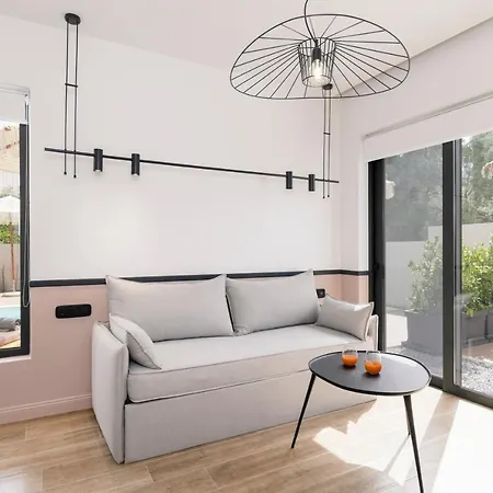 13 Keys Suites Szálloda Nidrí