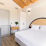13 Keys Suites Hotel 3*