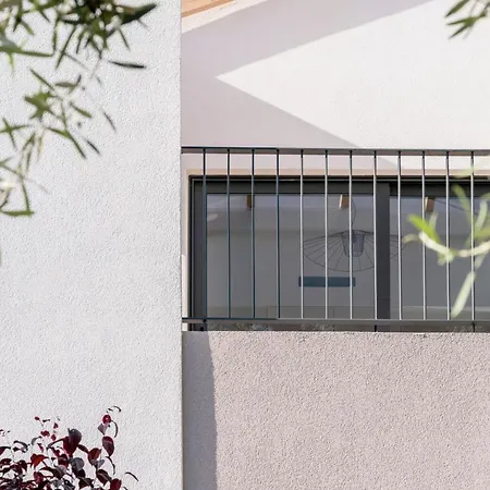 13 Keys Suites نيدري