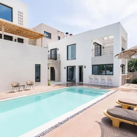فندق 13 Keys Suites 3*