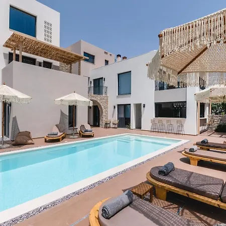 13 Keys Suites Hotell 3*