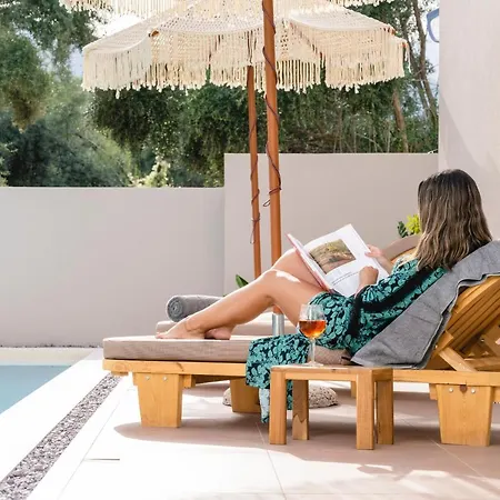 13 Keys Suites نيدري