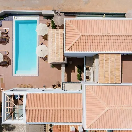 13 Keys Suites 3*