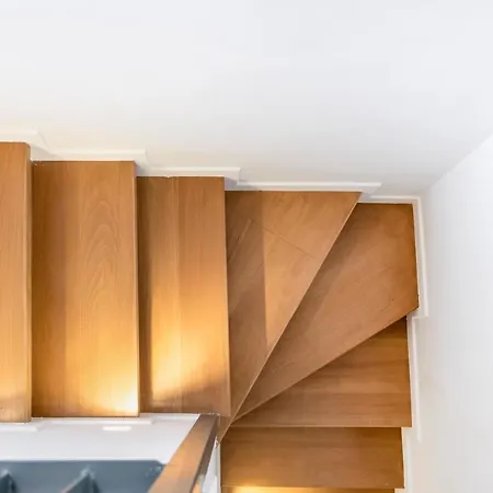 13 Keys Suites 3* نيدري
