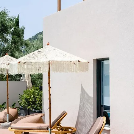 13 Keys Suites