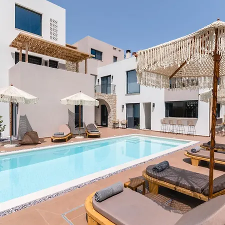 13 Keys Suites فندق نيدري