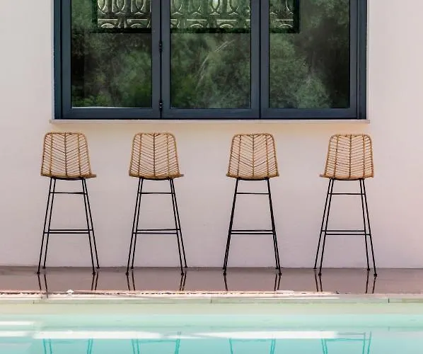 13 Keys Suites Hotel