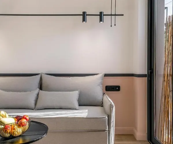 13 Keys Suites Hotel