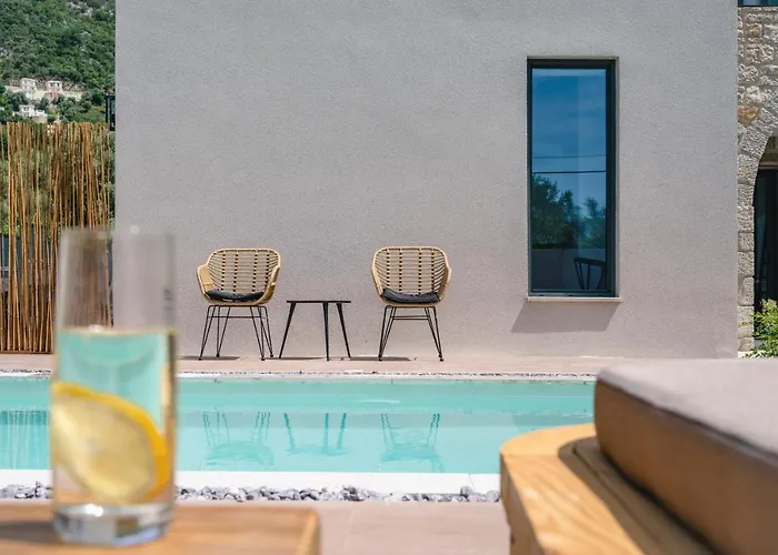 13 Keys Suites Hotel 3*