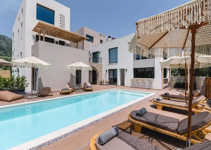 13 Keys Suites Hotel 3*