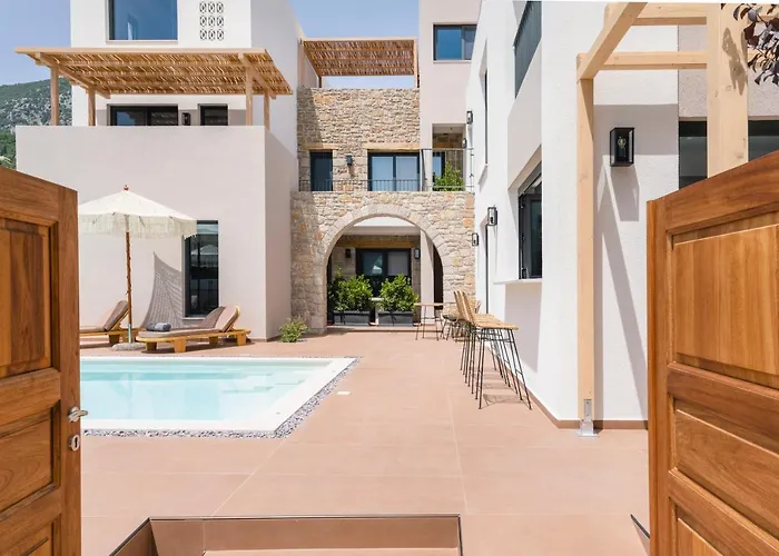 Hotel 13 Keys Suites 3*