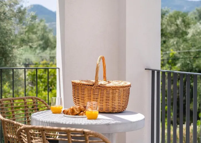 13 Keys Suites Hotel 3*