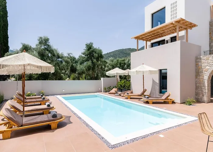 13 Keys Suites Hotel 3*