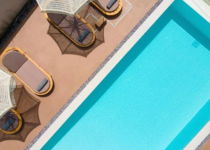 Hotel 13 Keys Suites 3*