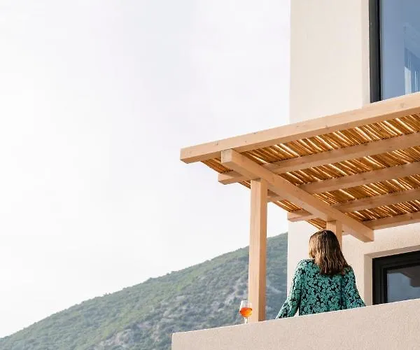 13 Keys Suites 3* Nydri (Lefkada)